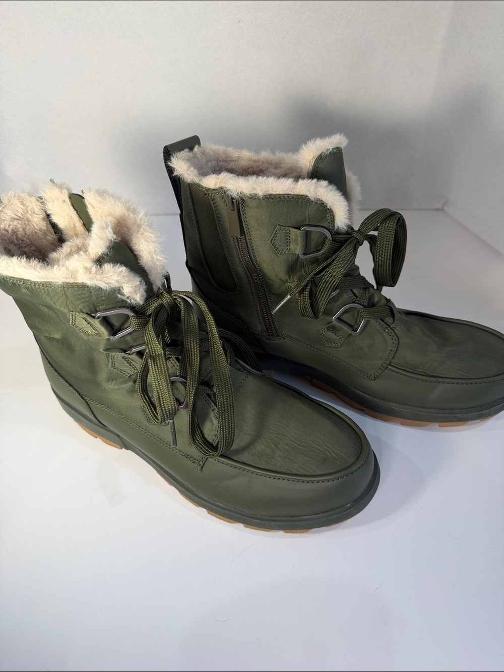 Torrid Women’s Olive Green Winter Hiker Boots with Faux Fur Size 10 Wide